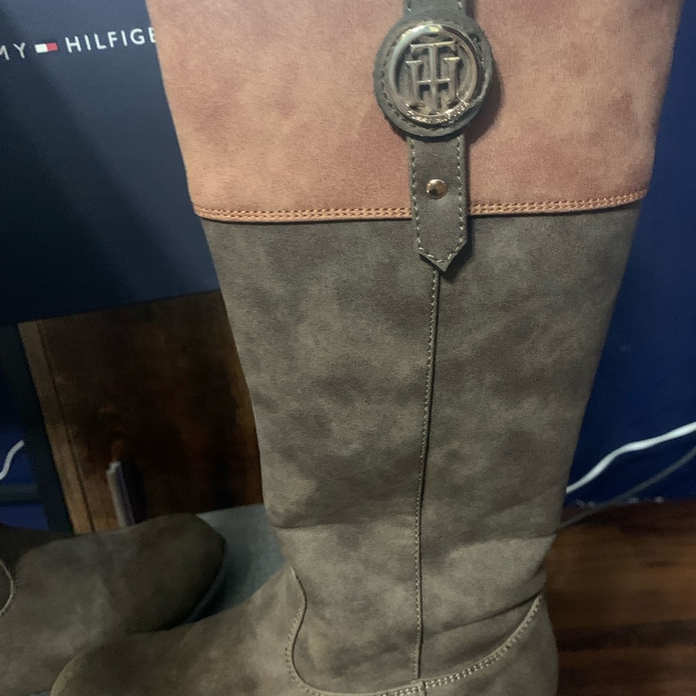 Boots - Picture 2 of 7